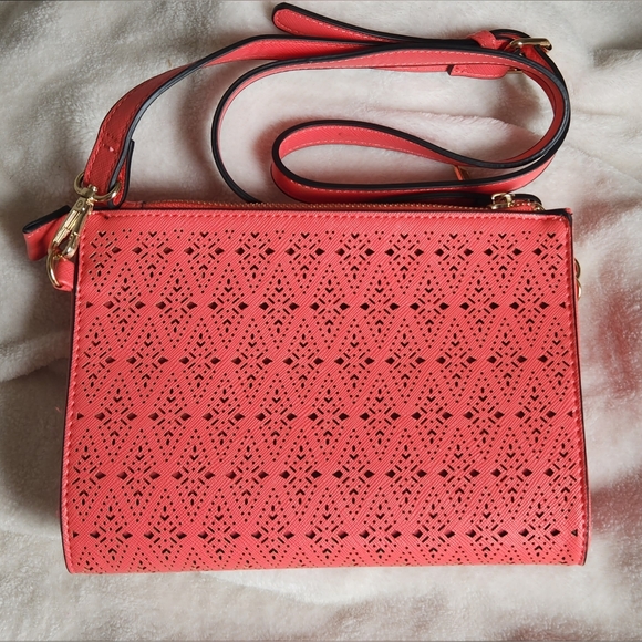 Beautiful Coral Purse - Picture 1 of 3